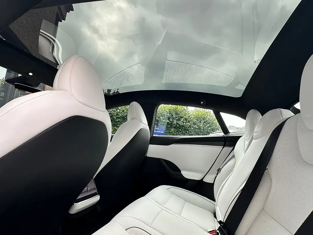 Tesla Model S Plaid - Thumbnail 4