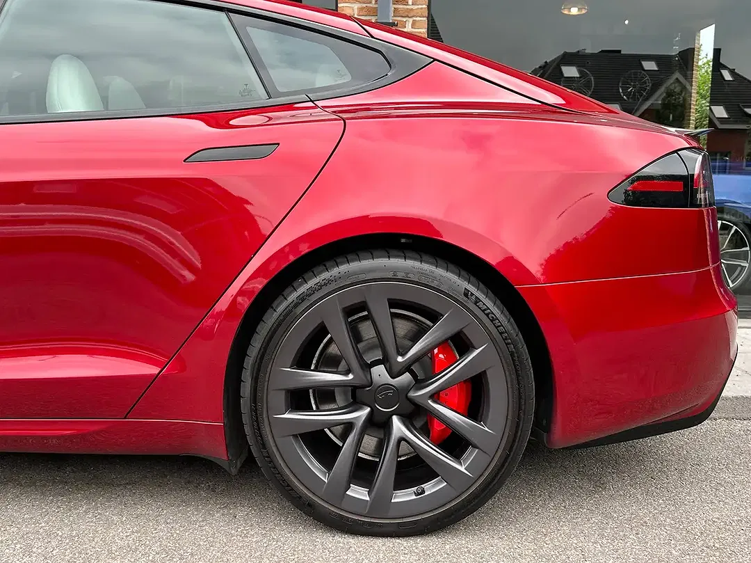 Tesla Model S Plaid - Thumbnail 8