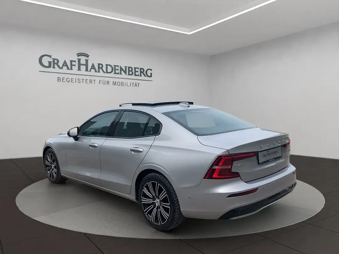 Volvo S60 Ultimate Dark - Thumbnail 4