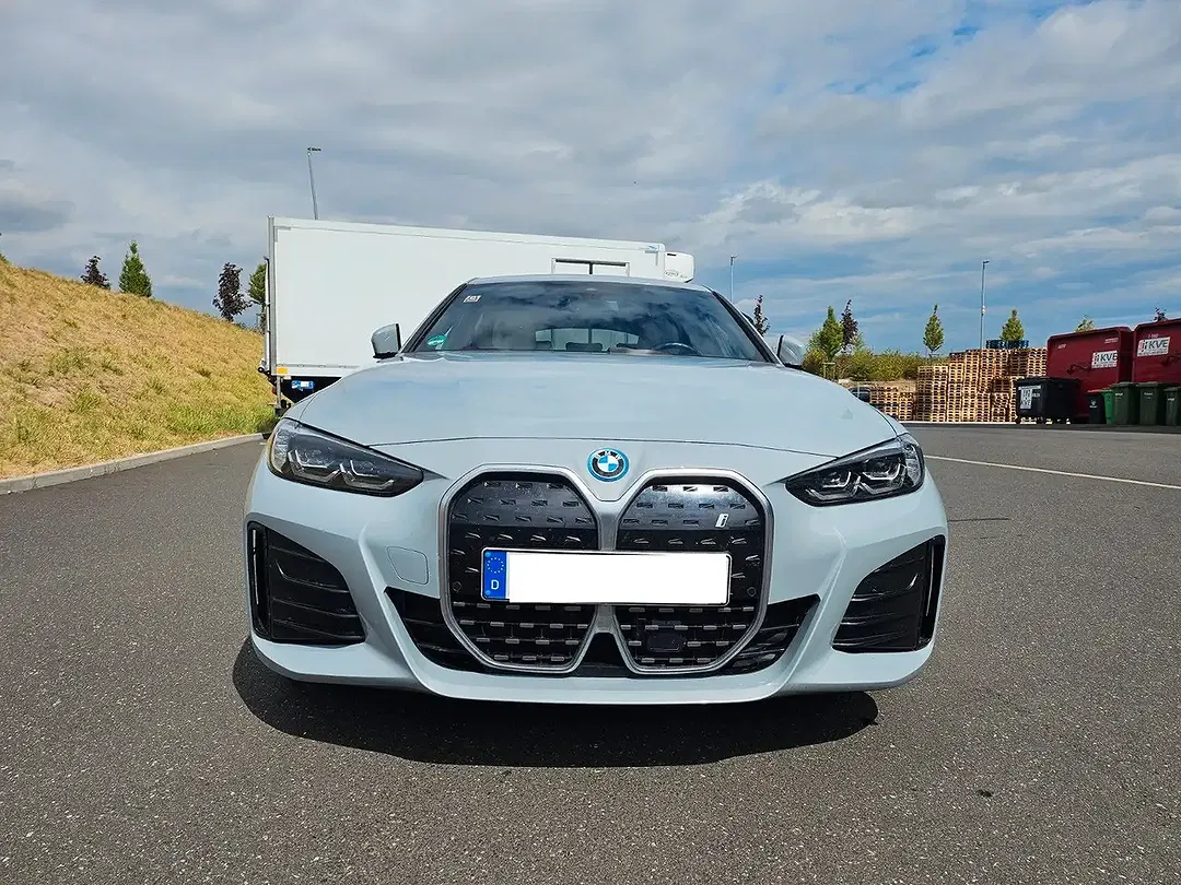 BMW i4 eDrive M Gran Coupe - Thumbnail 3