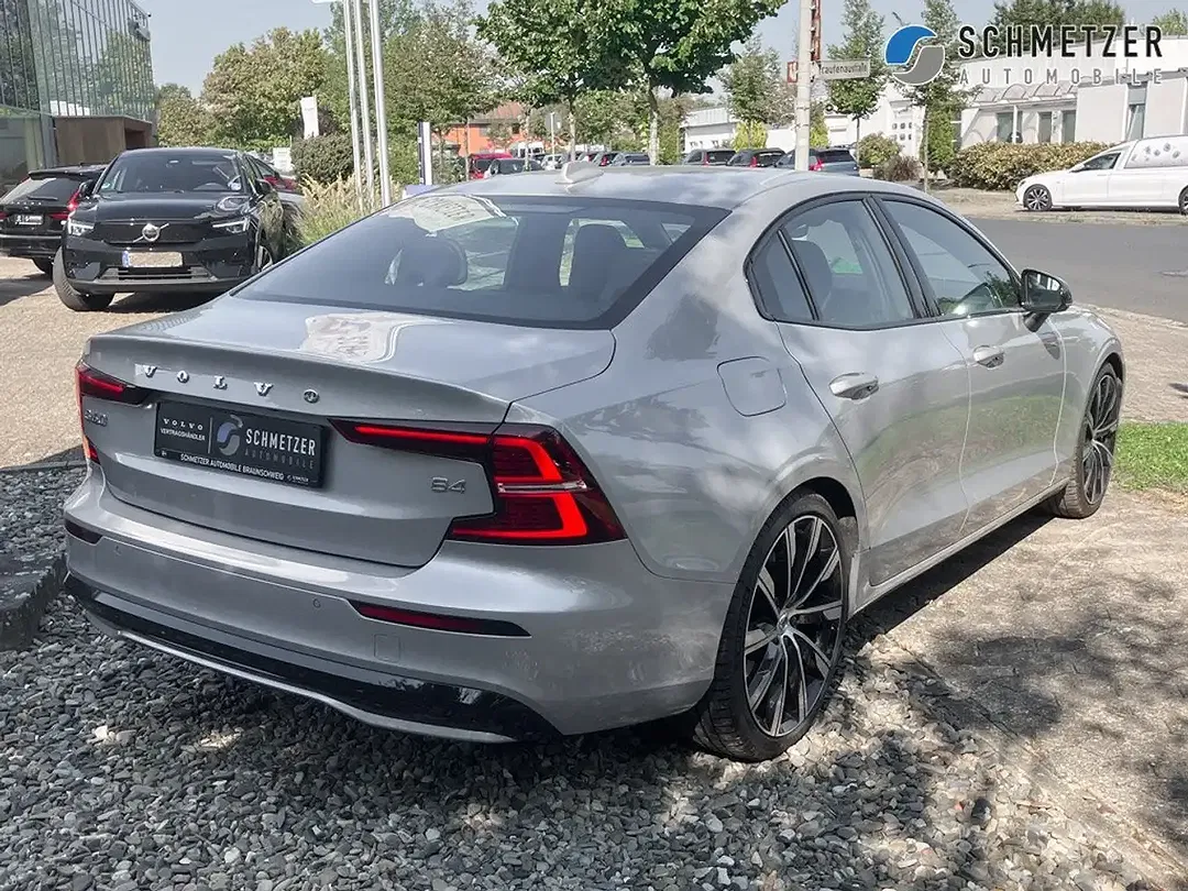 Volvo S60 B4 MHEV Plus Dark - foto 2