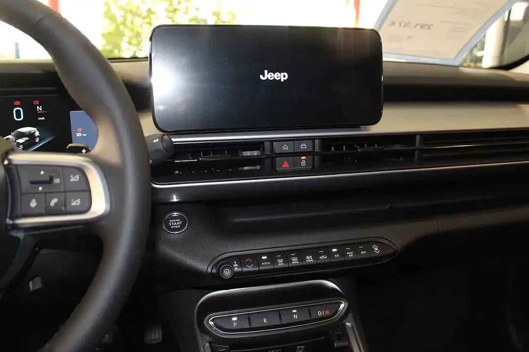 Jeep Avenger MHEV Summit - Thumbnail 10