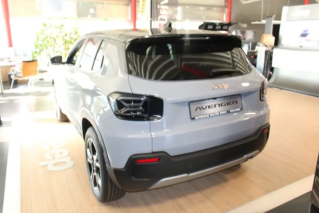 Jeep Avenger MHEV Summit - Thumbnail 3