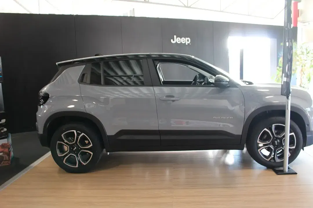 Jeep Avenger MHEV Summit - Thumbnail 4