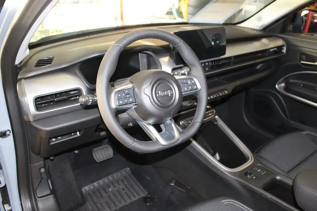 Jeep Avenger MHEV Summit - Thumbnail 8