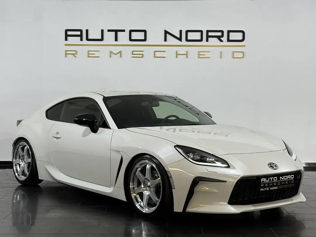 Toyota GR86 - Thumbnail 3