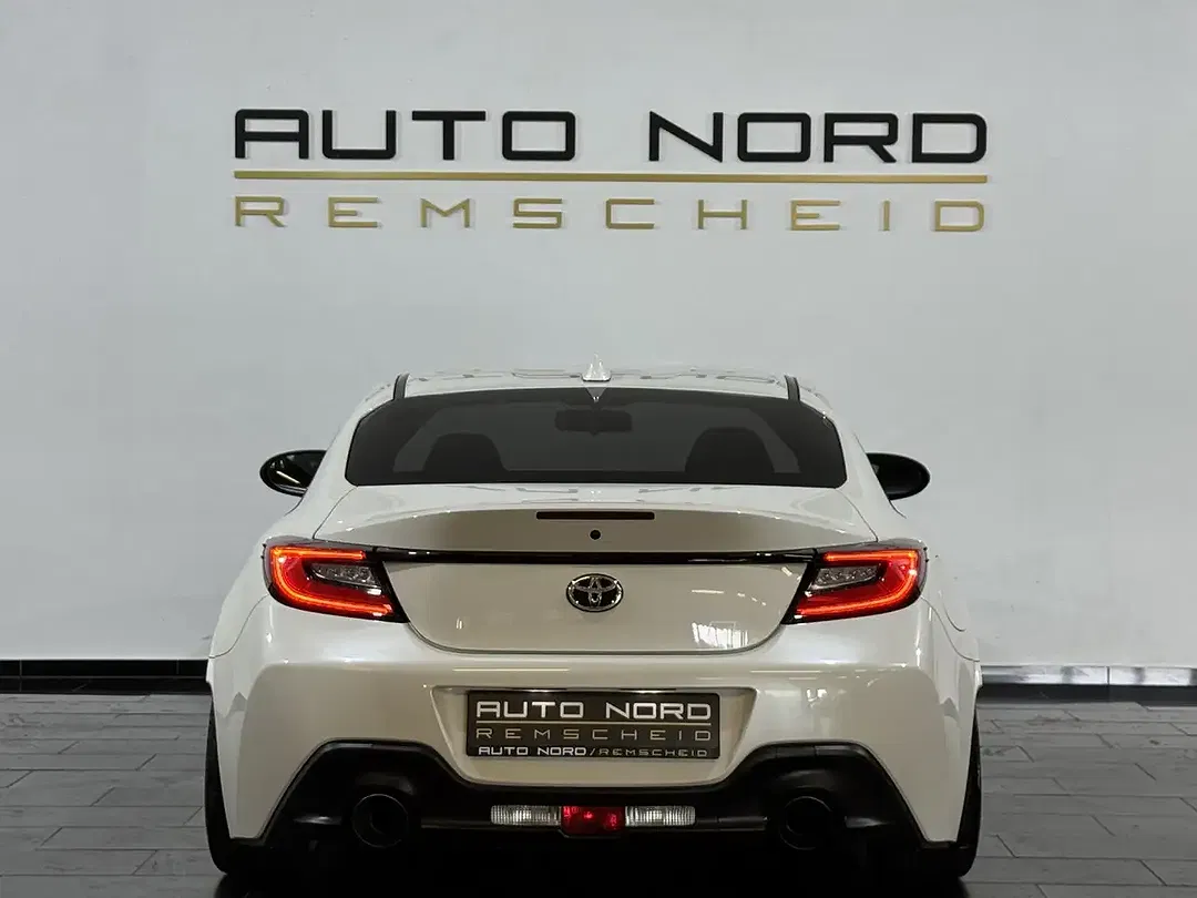 Toyota GR86 - Thumbnail 9