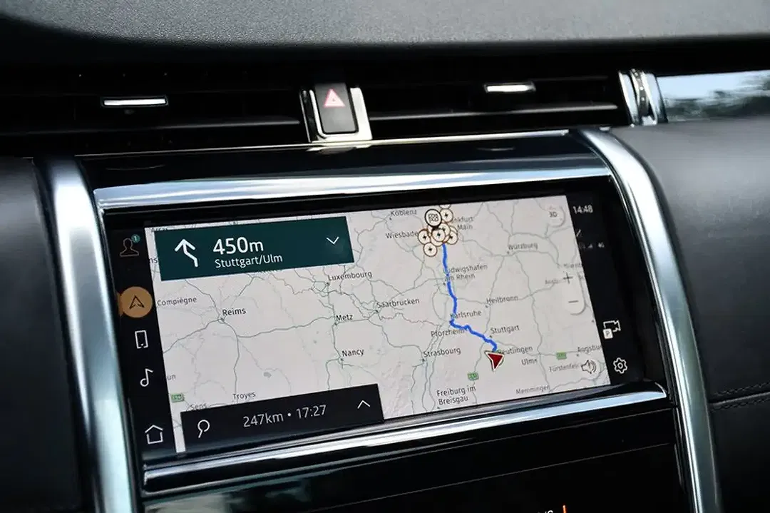 Land Rover Discovery Sport P300e 4x4 Hybrid HSE - Thumbnail 12
