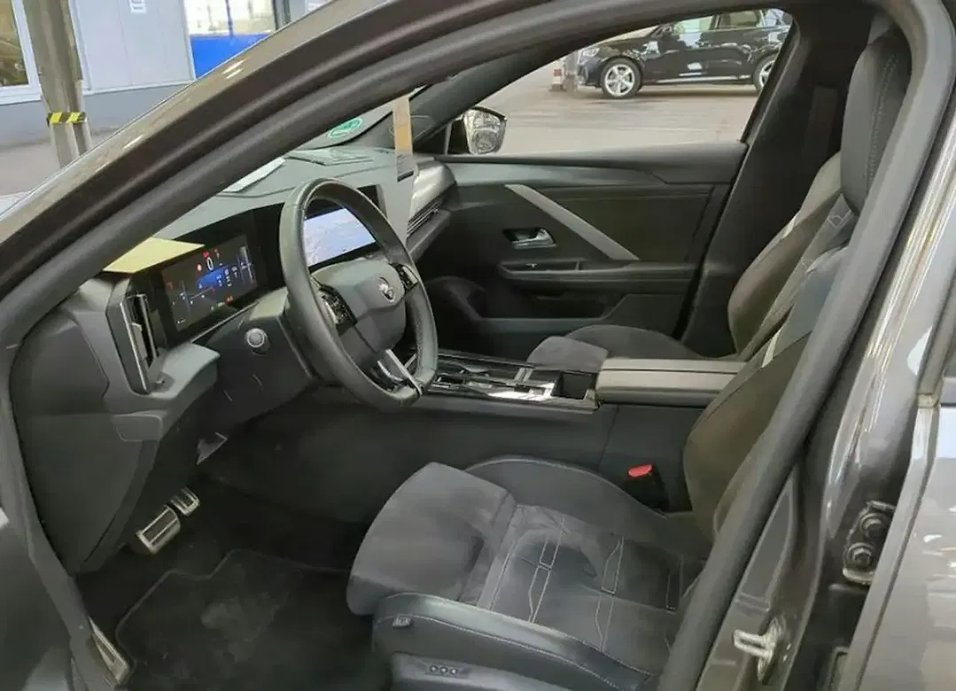 Opel Astra Ultimate - Thumbnail 3