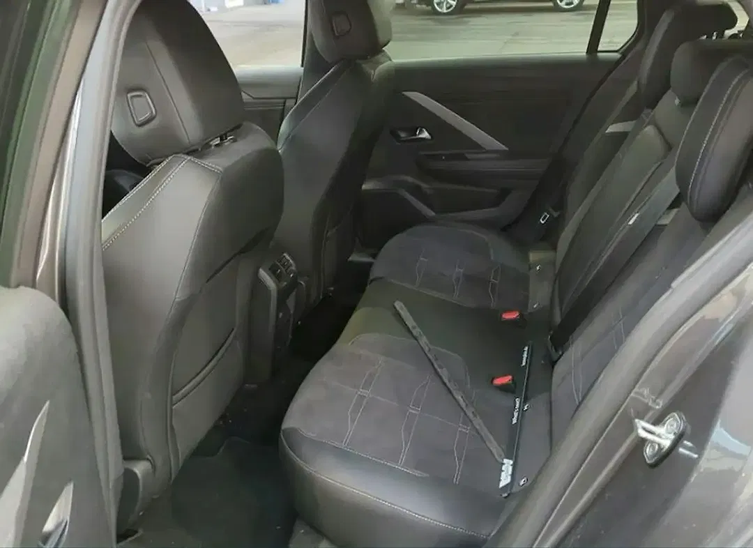 Opel Astra Ultimate - Thumbnail 4