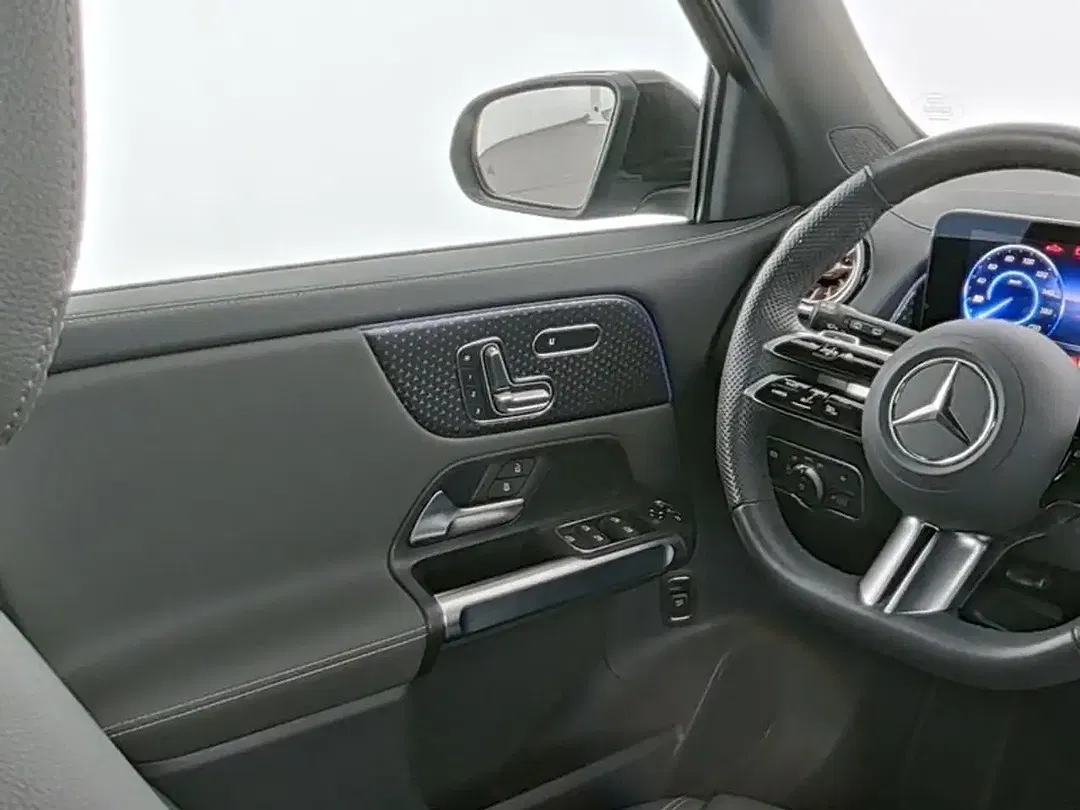 Mercedes-Benz EQB 250 EQ Night - Thumbnail 8