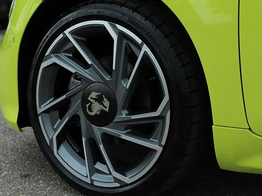 Abarth 500e Scorpionissima - Thumbnail 5