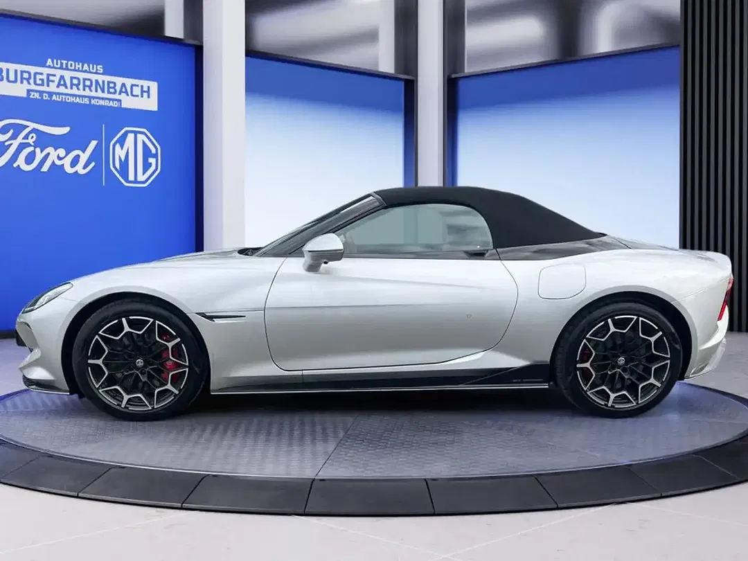 MG Cyberster - Thumbnail 3