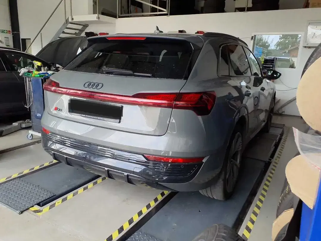 Audi Q8 e-tron 55 quattro Matrix LED S line - Thumbnail 3