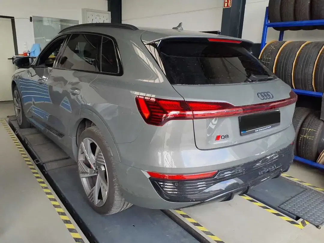 Audi Q8 e-tron 55 quattro Matrix LED S line - Thumbnail 4