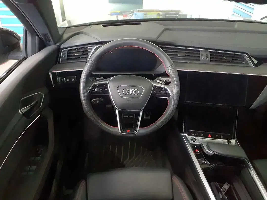 Audi Q8 e-tron 55 quattro Matrix LED S line - Thumbnail 5