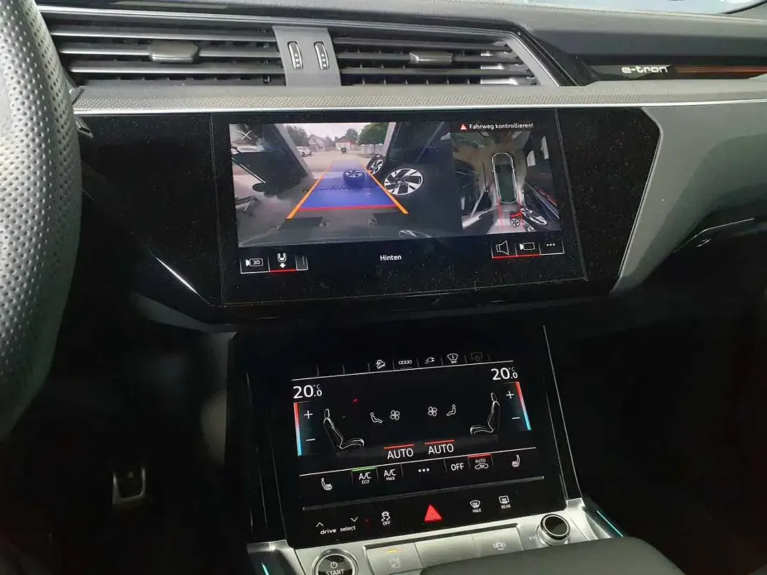 Audi Q8 e-tron 55 quattro Matrix LED S line - Thumbnail 6