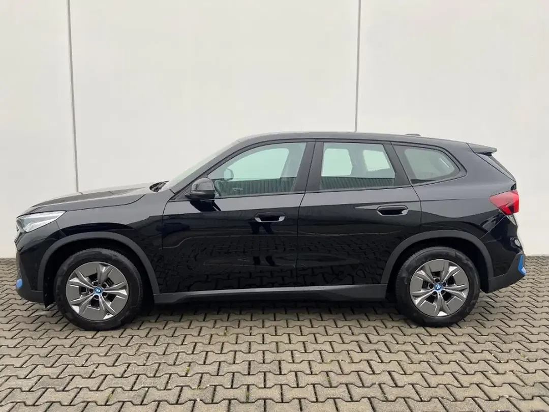 BMW iX1 xDrive - Thumbnail 3