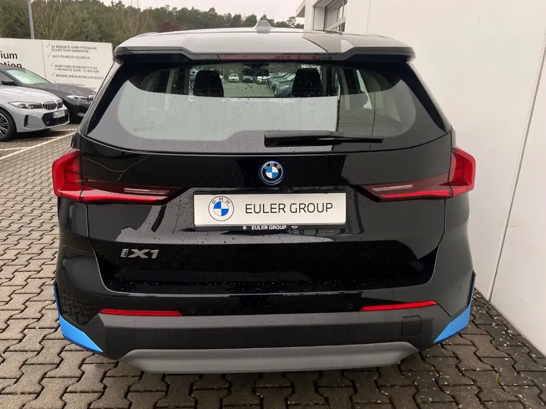 BMW iX1 xDrive - Thumbnail 4