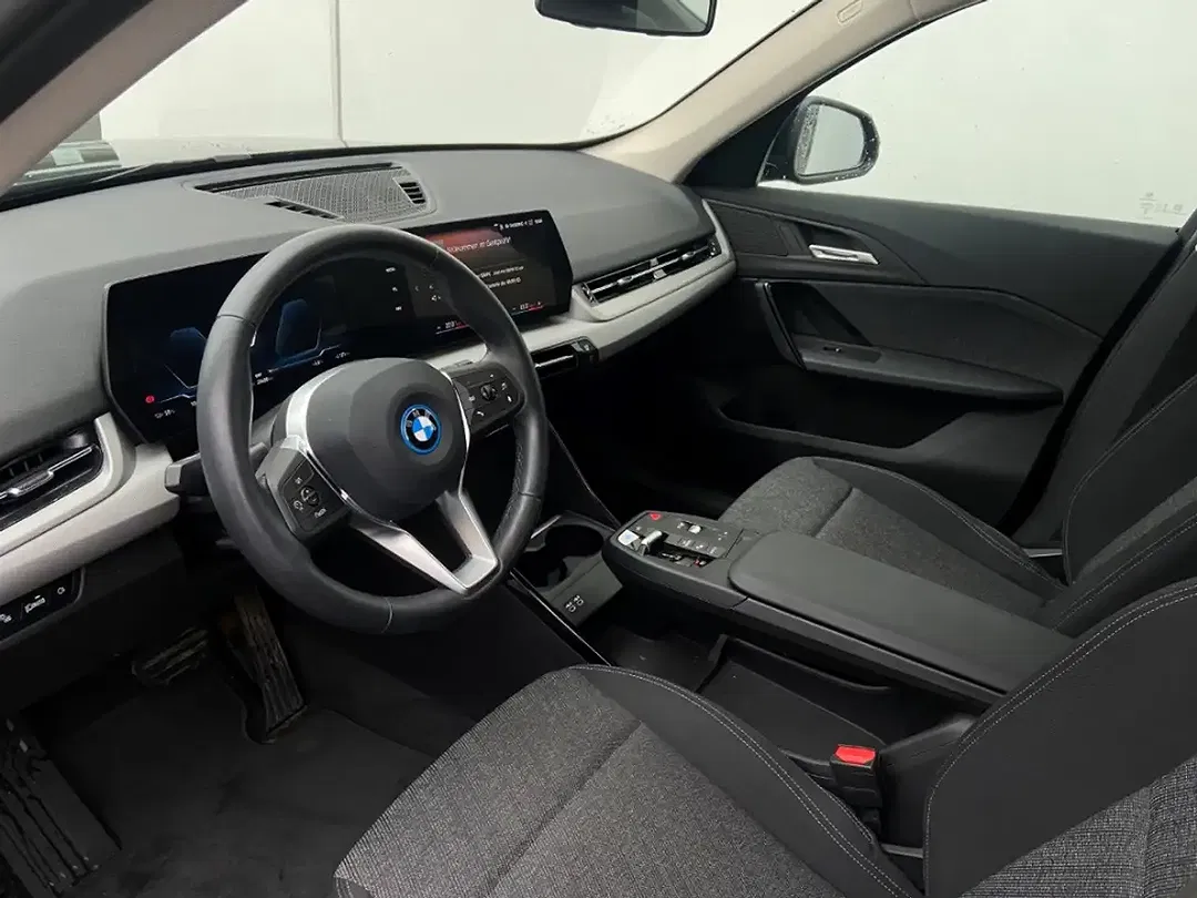 BMW iX1 xDrive - Thumbnail 5