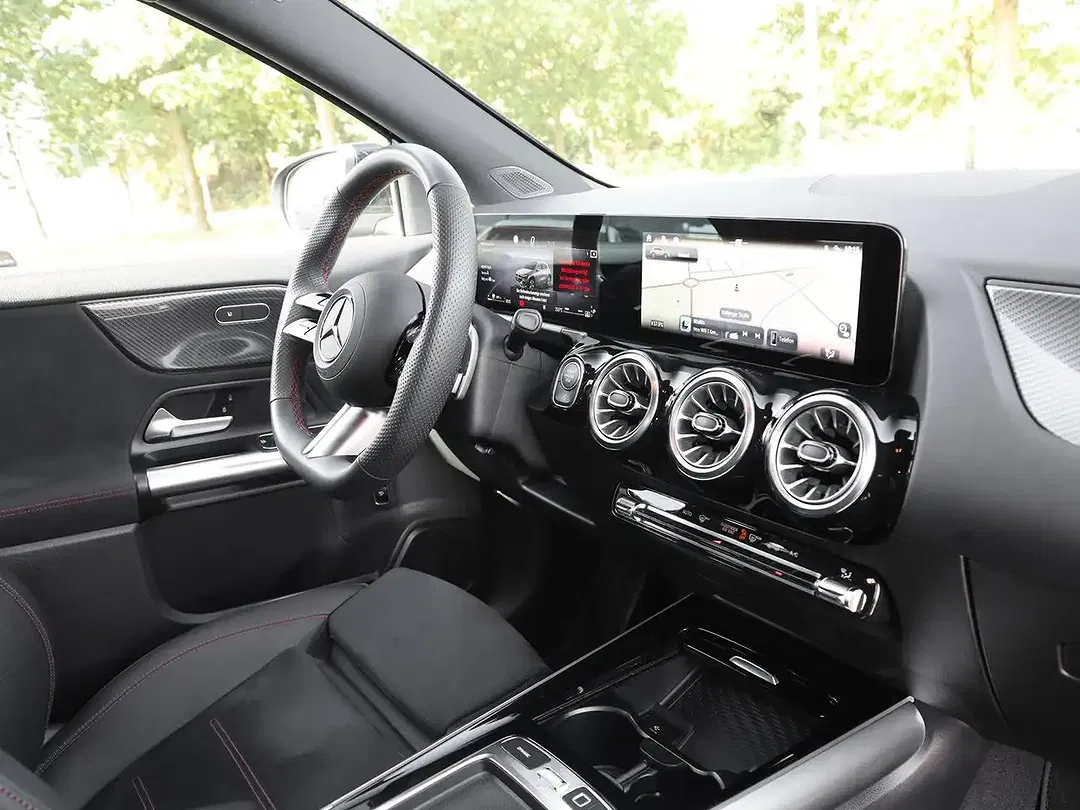 Mercedes-Benz GLA 200 AMG - Thumbnail 6