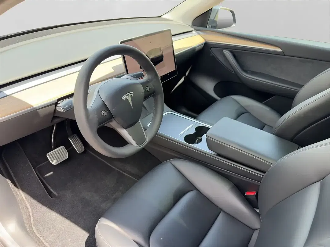 Tesla Model Y AWD Dual Motor Long Range - Thumbnail 11