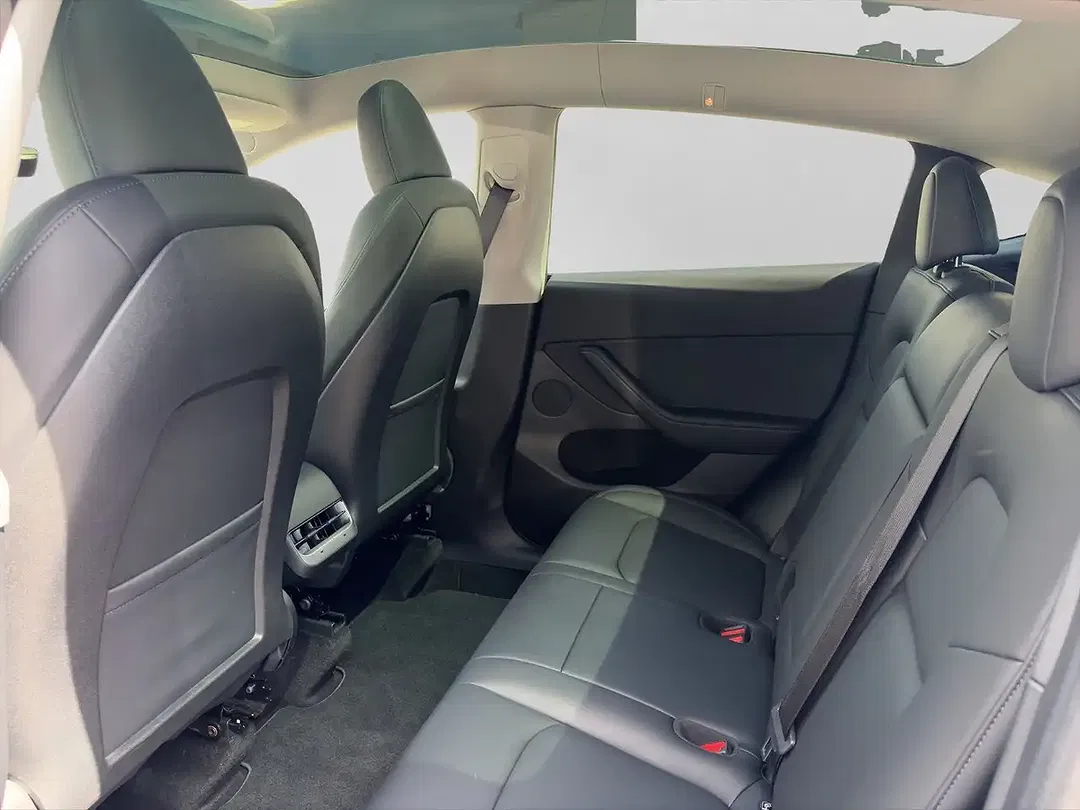 Tesla Model Y AWD Dual Motor Long Range - foto 15