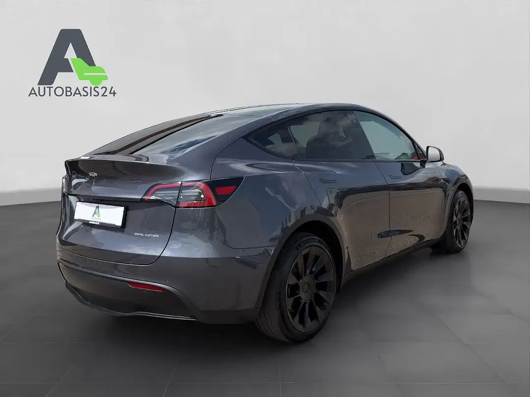 Tesla Model Y AWD Dual Motor Long Range - Thumbnail 5