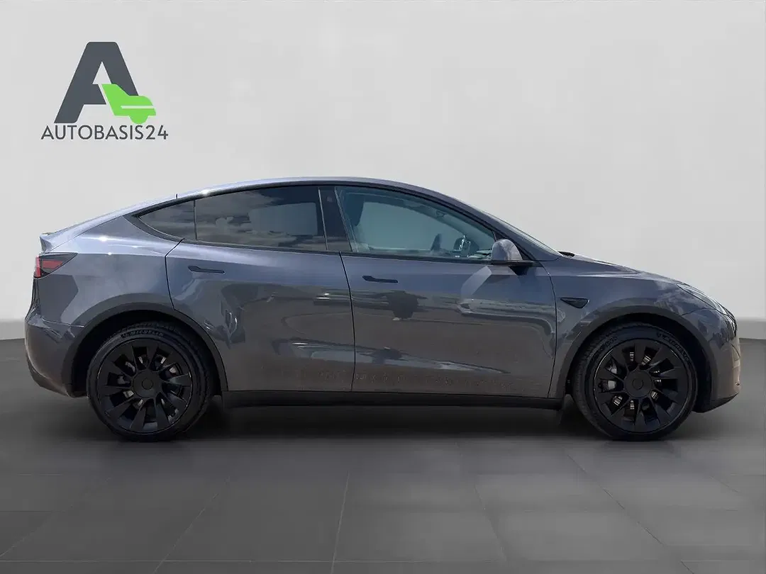 Tesla Model Y AWD Dual Motor Long Range - Thumbnail 6