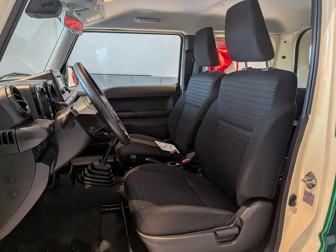 Suzuki Jimny 4x4 - Thumbnail 10