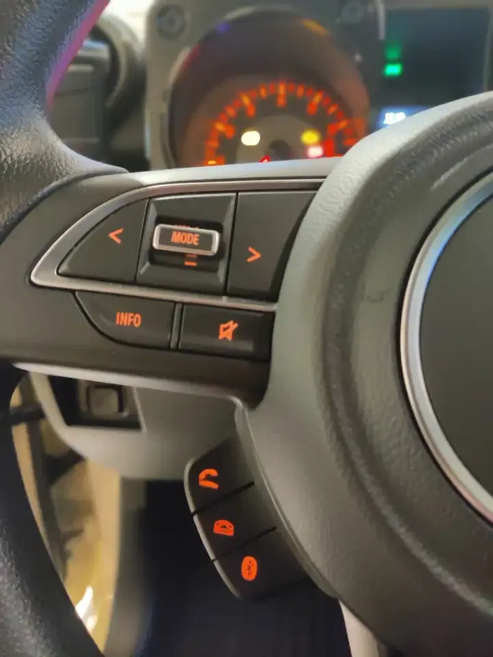 Suzuki Jimny 4x4 - Thumbnail 13