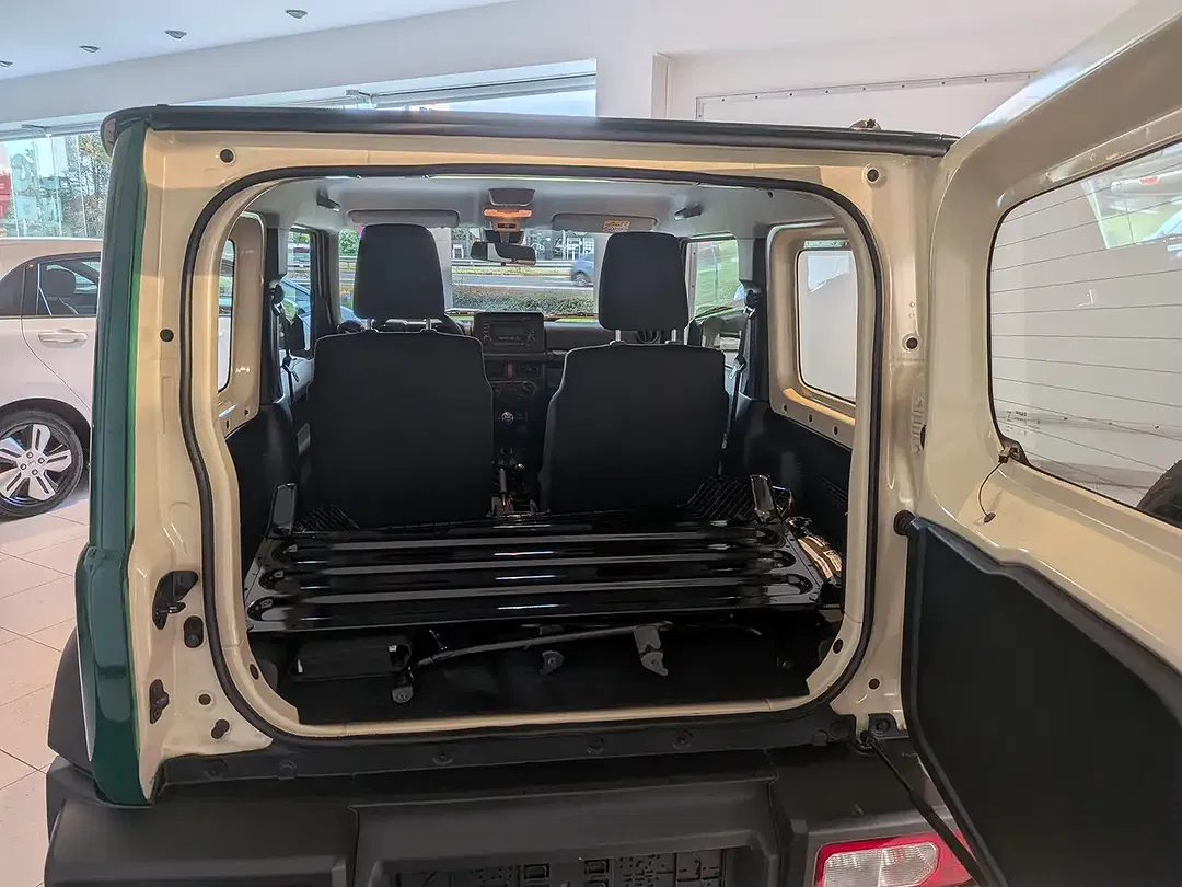 Suzuki Jimny 4x4 - Thumbnail 8