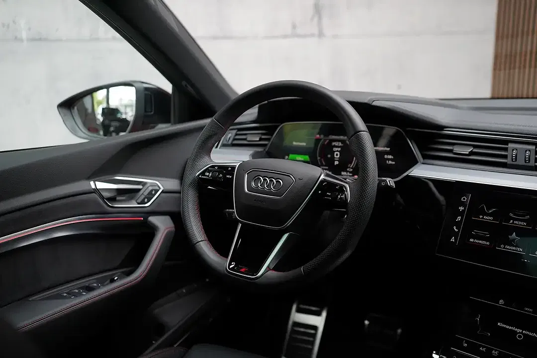 Audi SQ8 e-tron quattro Matrix LED - Thumbnail 10