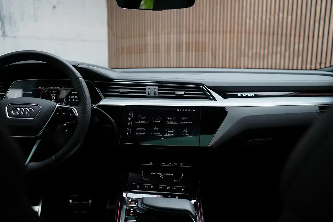Audi SQ8 e-tron quattro Matrix LED - Thumbnail 11