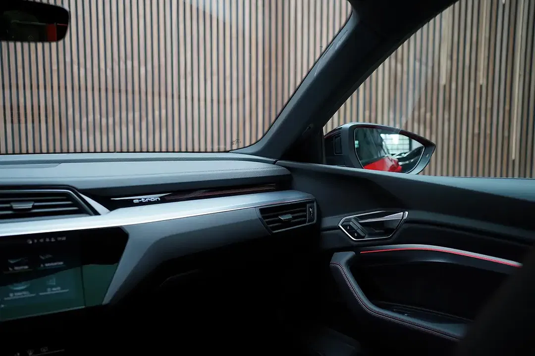 Audi SQ8 e-tron quattro Matrix LED - Thumbnail 12