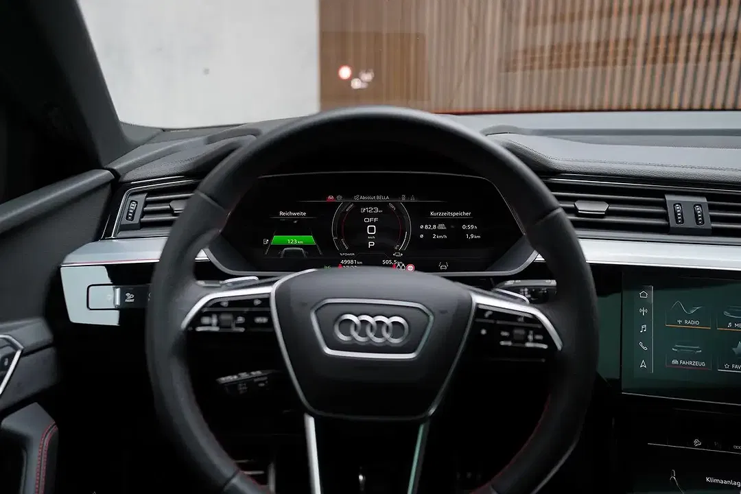 Audi SQ8 e-tron quattro Matrix LED - Thumbnail 9