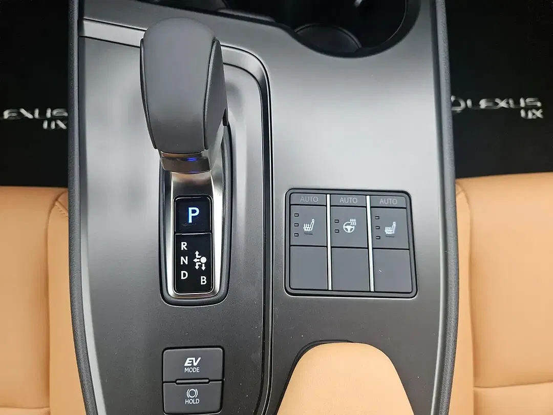 Lexus UX 300h F SPORT Design - foto 19