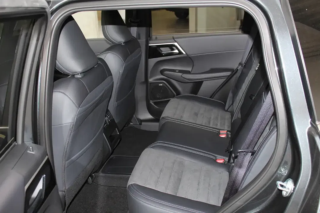 Mitsubishi Outlander 2.4 PHEV Select - Thumbnail 10