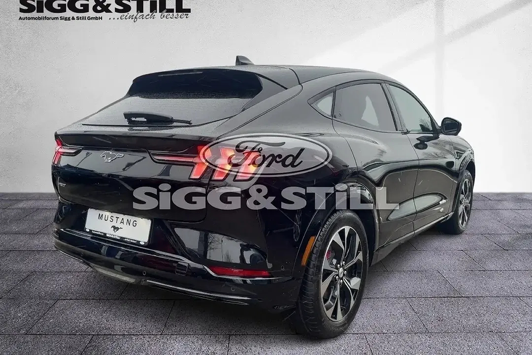 Ford Mustang Mach-E 4x4 Premium - Thumbnail 3