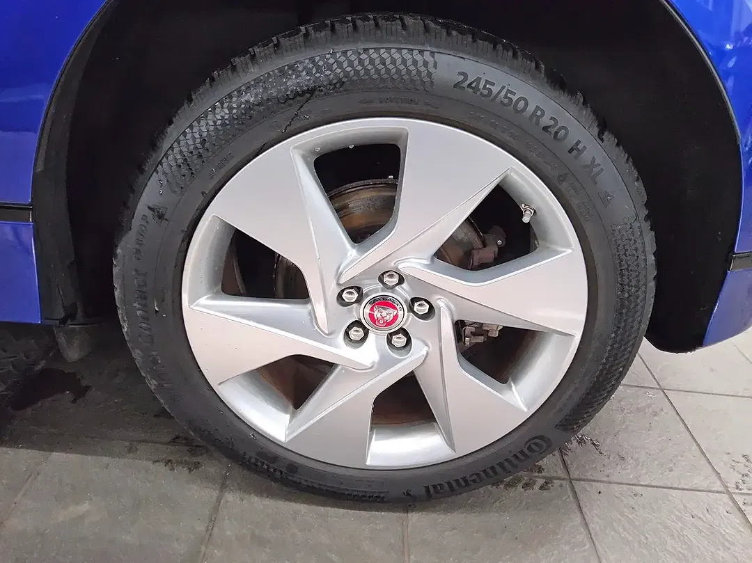 Jaguar I-Pace EV400 4x4 - Thumbnail 11