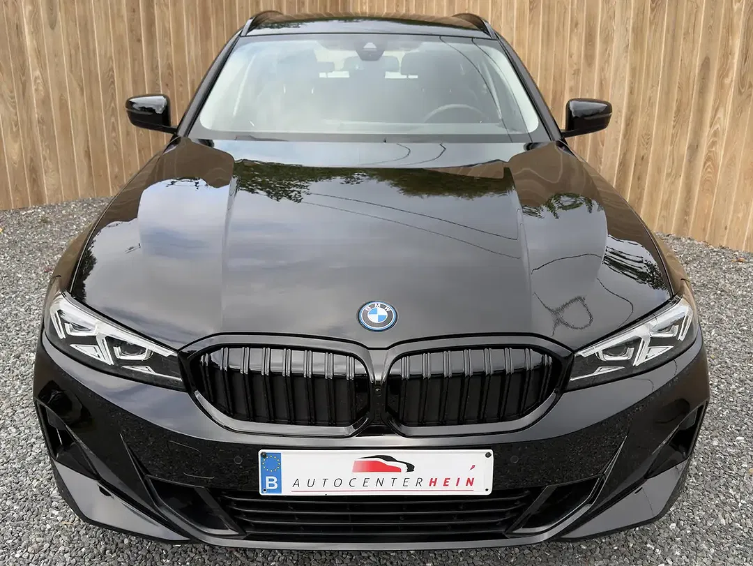 BMW 320 PHEV Touring - Thumbnail 2