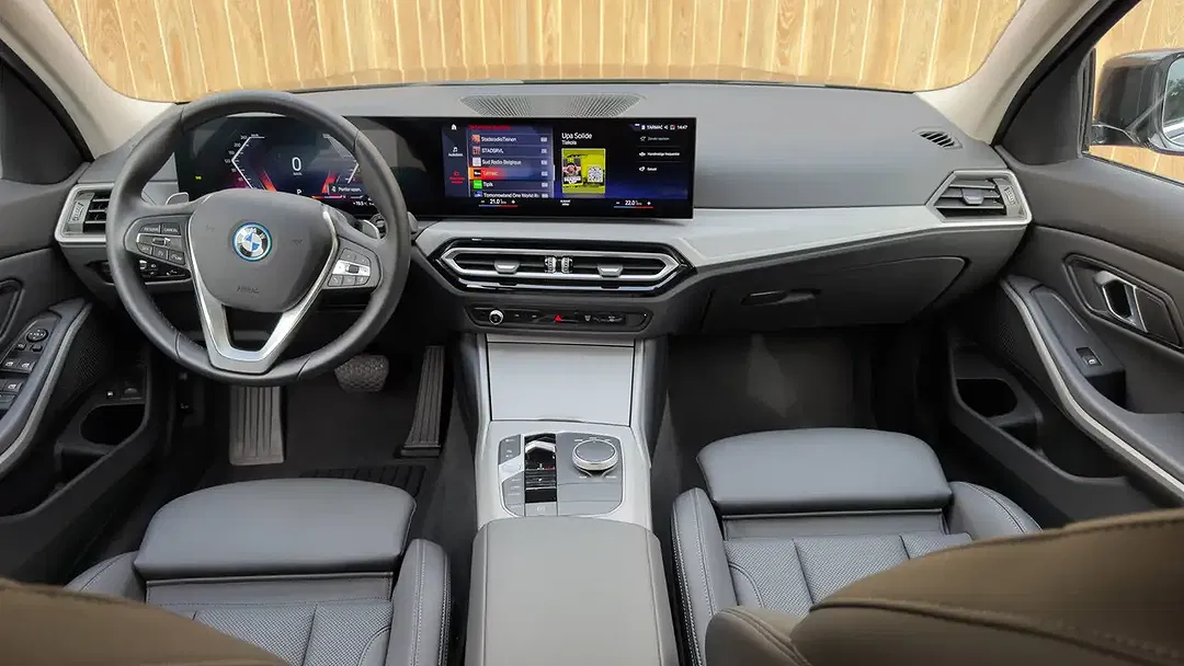 BMW 320 PHEV Touring - Thumbnail 5