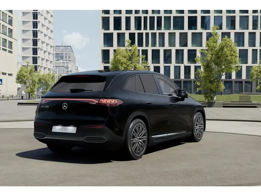 Mercedes-Benz EQE SUV - Thumbnail 3