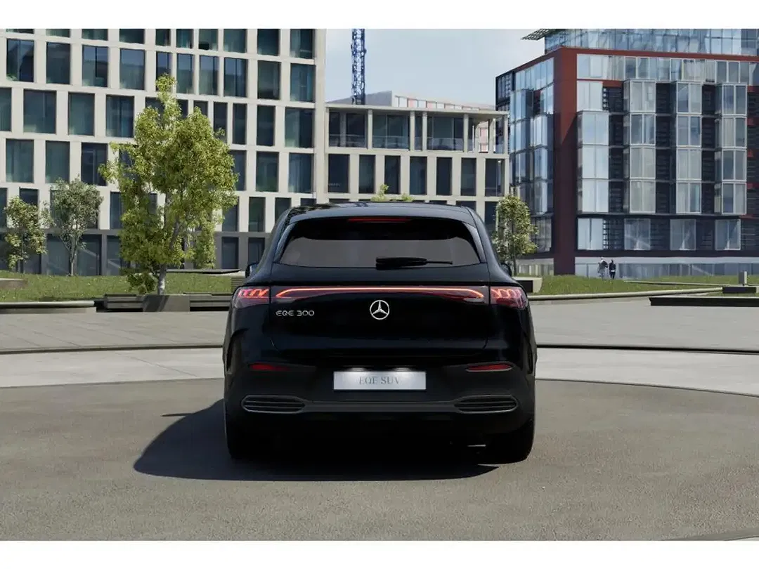 Mercedes-Benz EQE SUV - Thumbnail 4