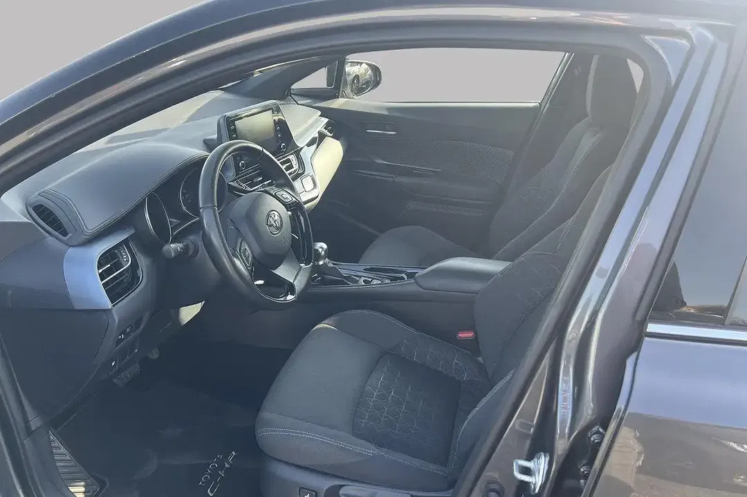 Toyota C-HR - Thumbnail 10