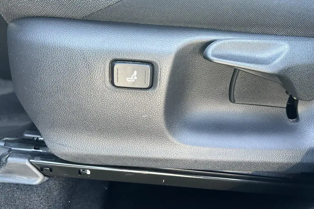 Toyota C-HR - Thumbnail 21