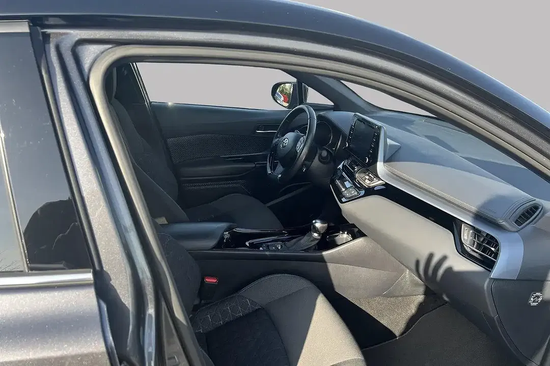 Toyota C-HR - Thumbnail 8