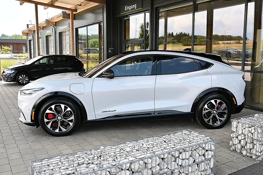 Ford Mustang Mach-E Extended Range 4x4 - foto 2