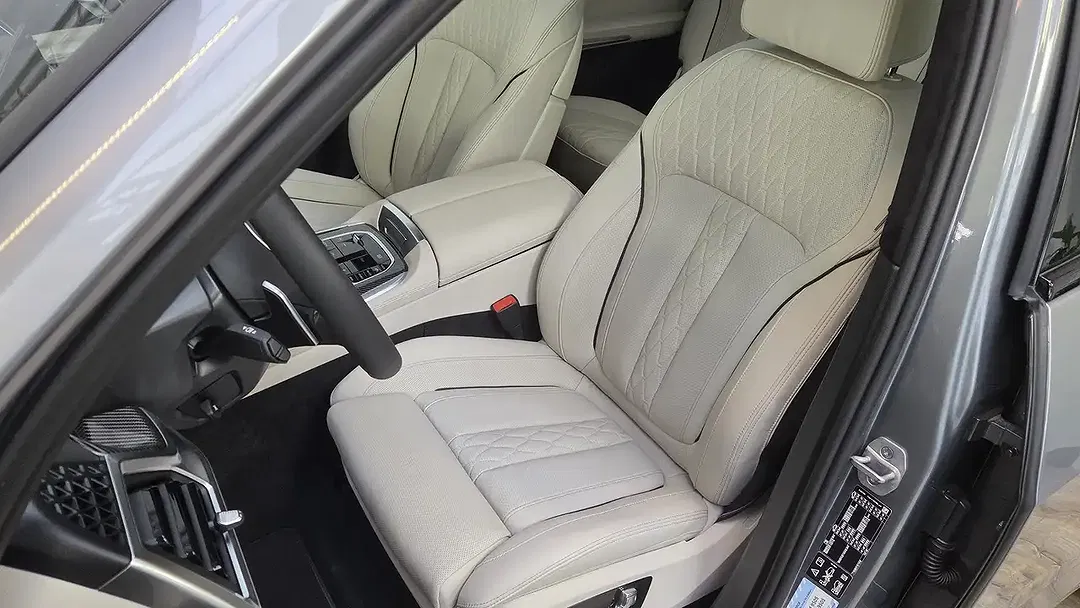 BMW X7 M - foto 8