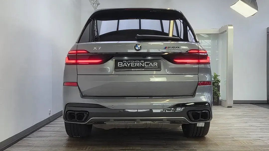 BMW X7 M - Thumbnail 3